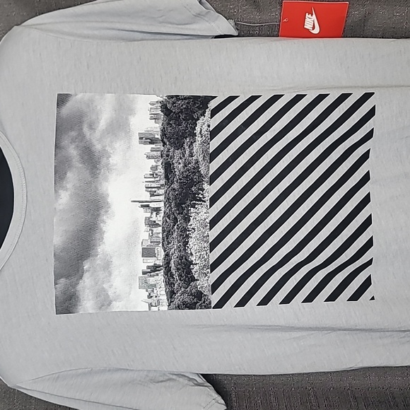 Nike Mens Large Track and Field Grey Cityscape Skyline Tshirt - Picture 2 of 6